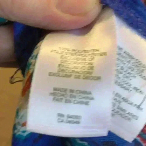 Jones New York light and airy, semi sheer beach cover-up in bright colours - Picture 6 of 8